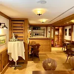 La Prairie Hotel 4*