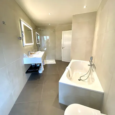 La Prairie Hotell 4*