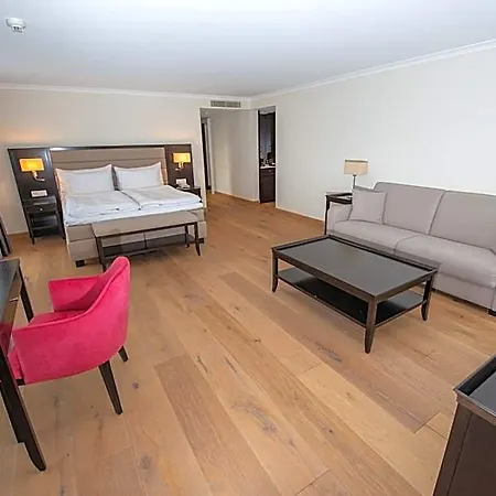 Hotell La Prairie 4*