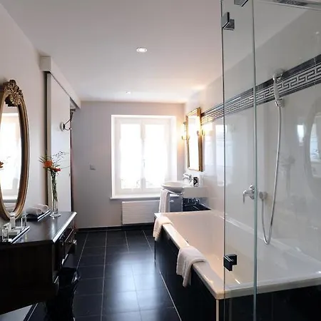 La Prairie Hotel 4*