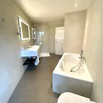 La Prairie Hotel 4*